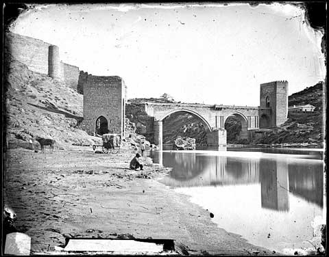 Foto en blanco y negro del Puente de San Martin de Toledo