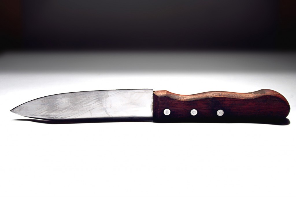 Cuchillo con mango de madera