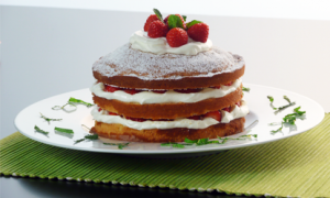 tarta de nata y fresas yolanda