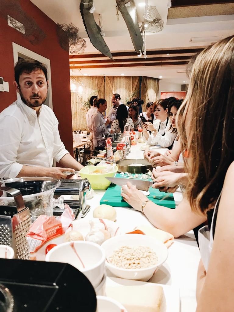 Evento Harina Yolanda con Las María Cocinillas y Raúl en la Playa en el restaurante Barraca en Murcia