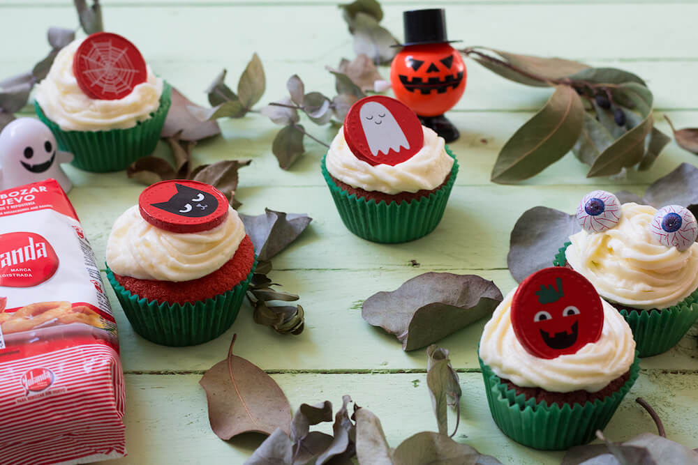 Cupcakes de red velvet con inspiración de halloween