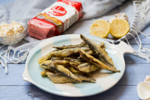 Boquerones fritos con mayonesa de puerros